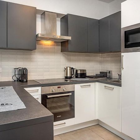 Grace Pine Apartment 3 Будапеща Екстериор снимка