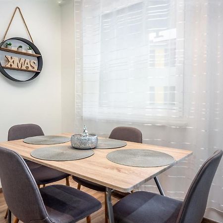 Grace Pine Apartment 3 Будапеща Екстериор снимка