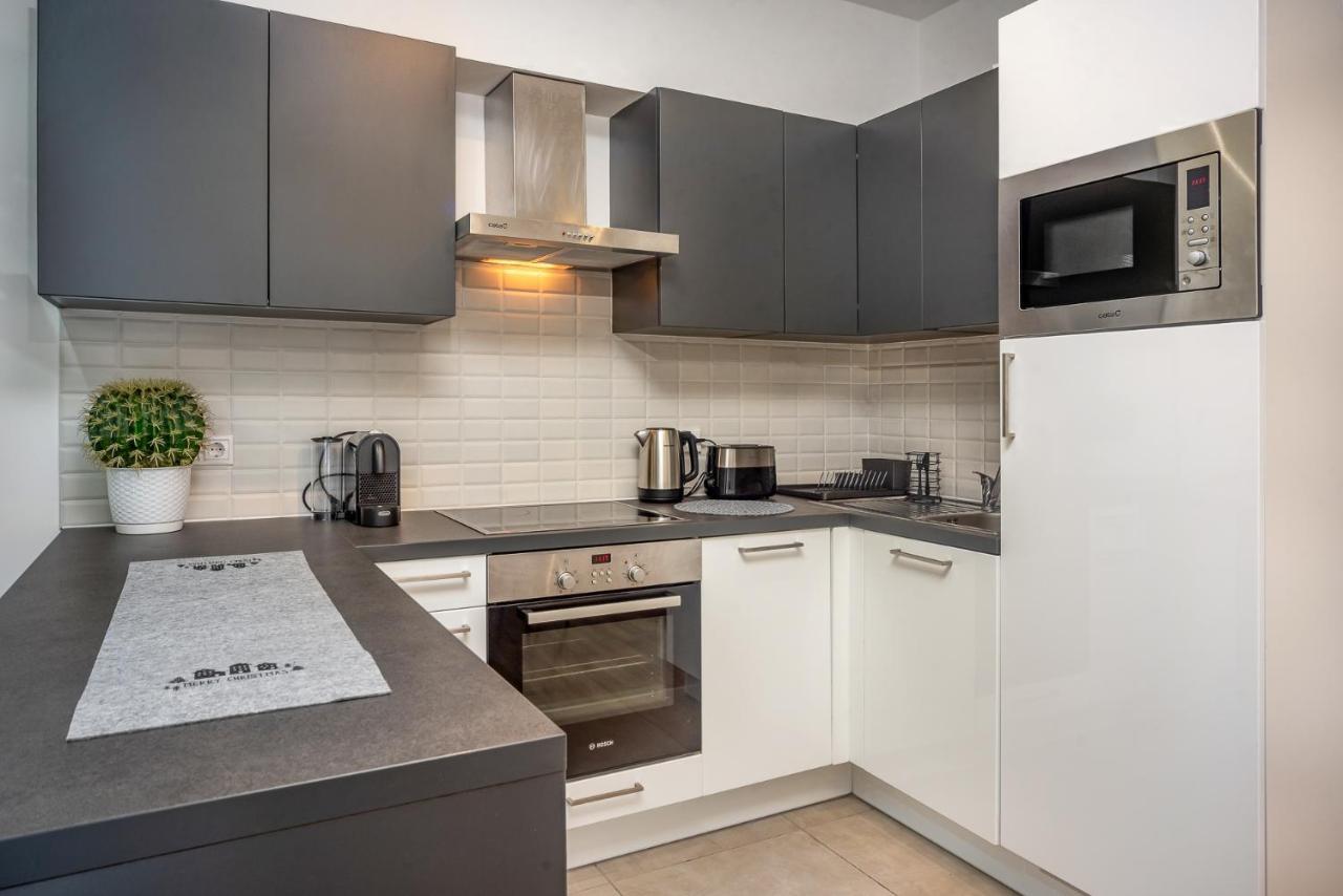 Grace Pine Apartment 3 Будапеща Екстериор снимка