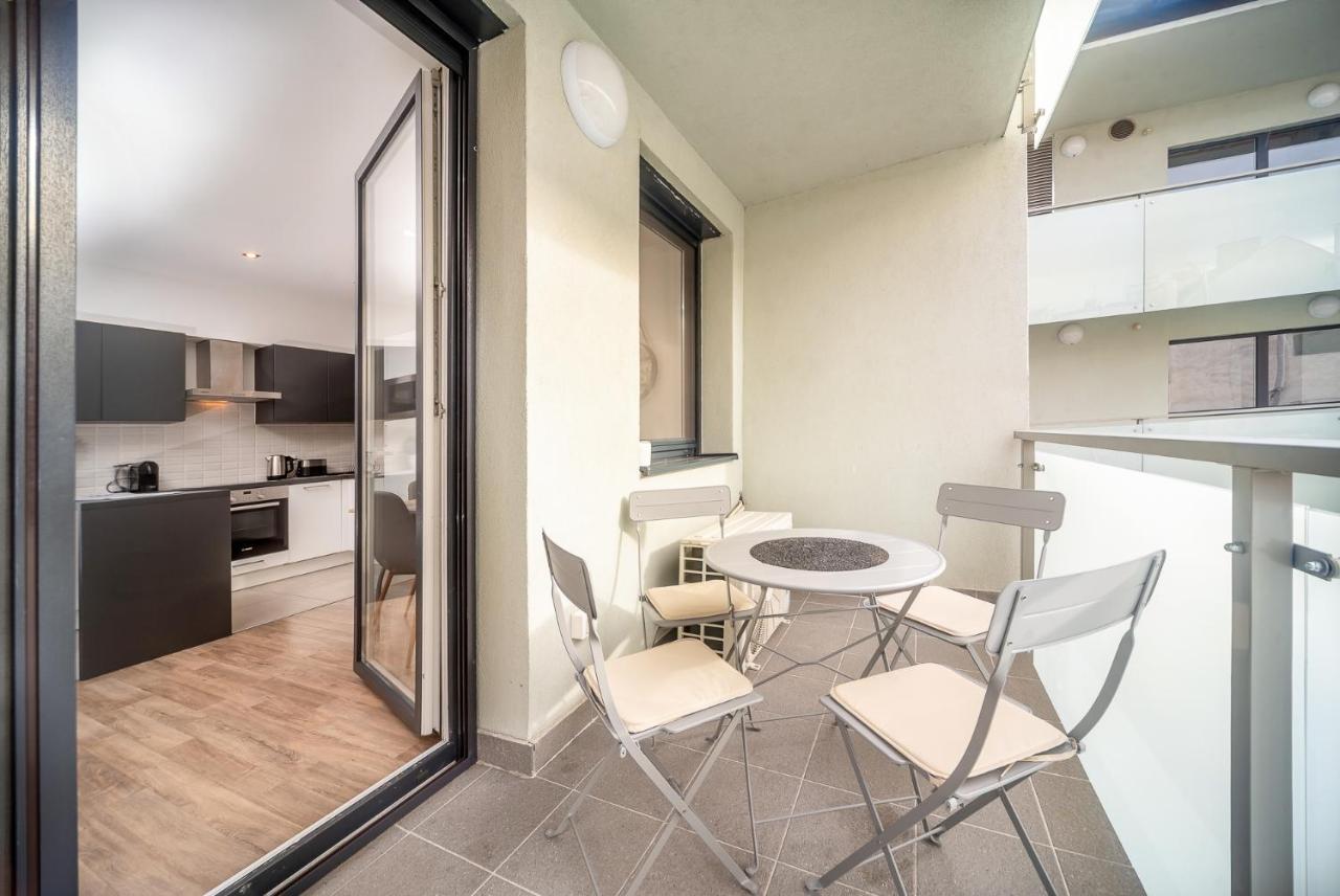 Grace Pine Apartment 3 Будапеща Екстериор снимка