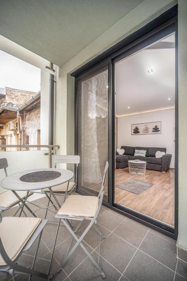 Grace Pine Apartment 3 Будапеща Екстериор снимка