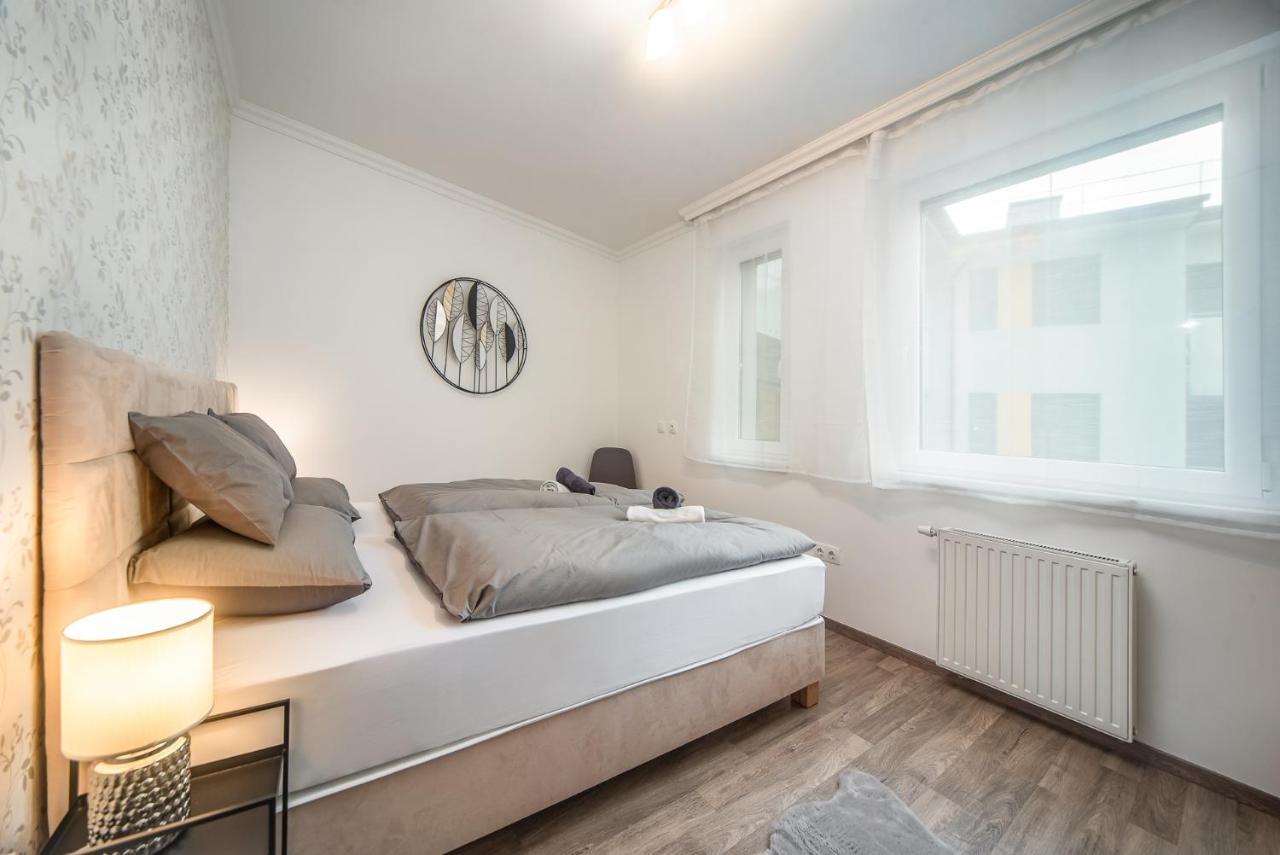 Grace Pine Apartment 3 Будапеща Екстериор снимка