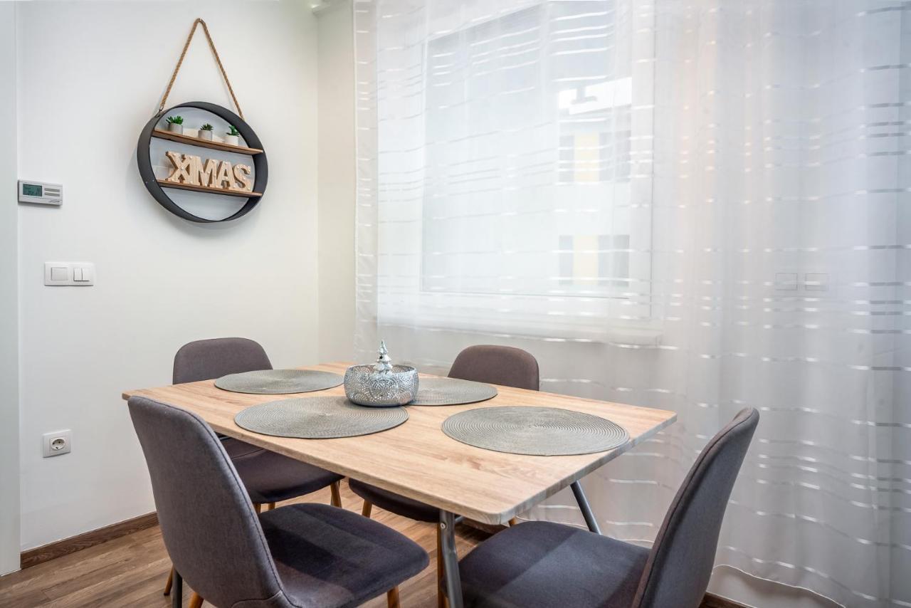 Grace Pine Apartment 3 Будапеща Екстериор снимка