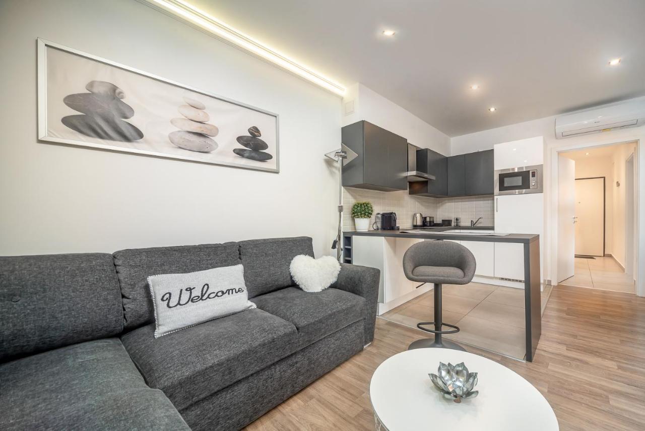 Grace Pine Apartment 3 Будапеща Екстериор снимка